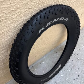 Däck 20x4 tum ultra grip året runt