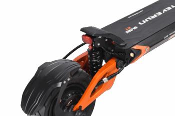 TEVERUN Blade GT II 5 10 Teverun Blade GT II – patinete eléctrico de primera calidad con una velocidad máxima de 85 km/h, hasta 80 km de autonomía, motores duales y equipamiento de seguridad completo. TEVERUN Blade GT II