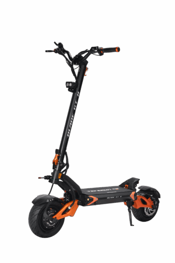 TEVERUN Blade GT II 4 8 Teverun Blade GT II – patinete eléctrico de primera calidad con una velocidad máxima de 85 km/h, hasta 80 km de autonomía, motores duales y equipamiento de seguridad completo. TEVERUN Blade GT II