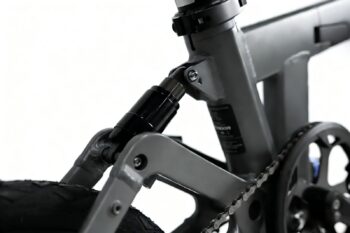 douchebike fold grey suspention back Douchebike FOLD is a compact folding e-bike for commuting, the summer house and camping. 60 km range, 25 km/h and CE certified. Order today. Douchebike FOLD – Folding e-bike with 60 km range and suspension fork